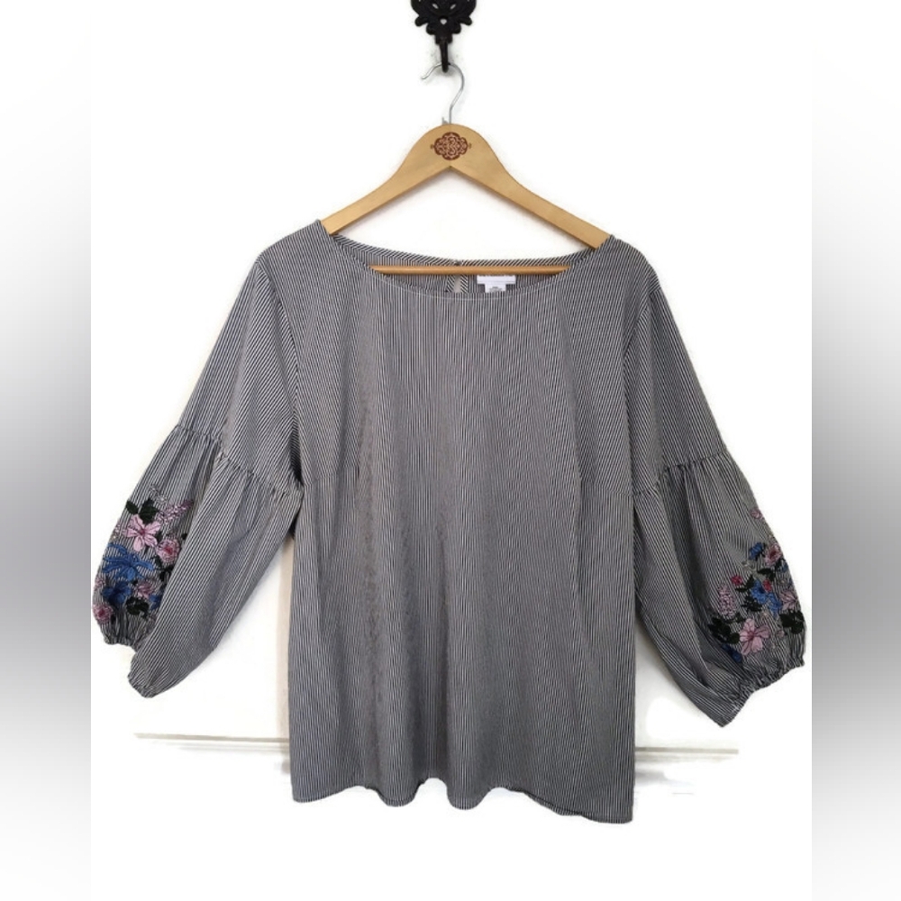 Beautiful Embroidered Sleeve Liz Claiborne Top Plus Size XXL
